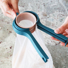 Load image into Gallery viewer, Atlas Pour